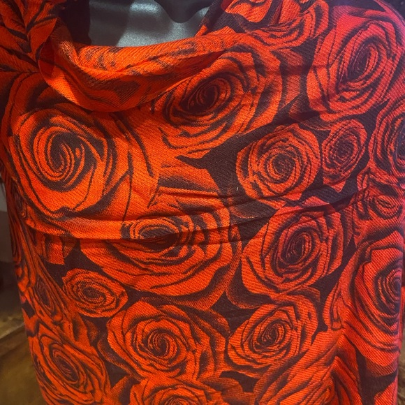 Vintage Valentine red rose pashmina shawl scarf - Picture 5 of 7